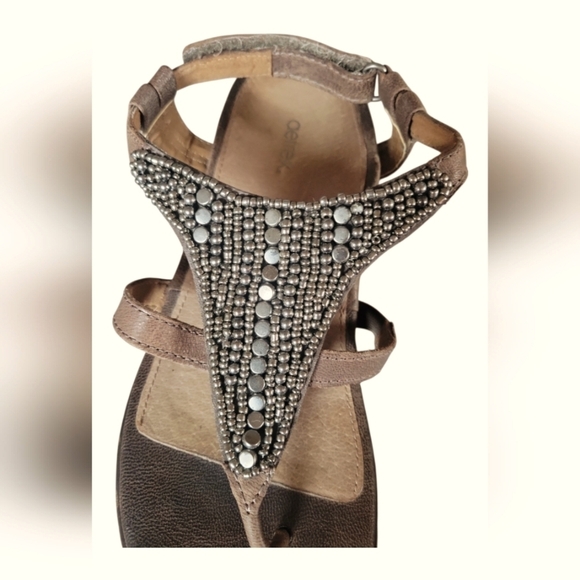 Aetrex Women's Chic Beaded Tan Leather Thong Velcro Closure Sandals Sz 38 - Picture 5 of 9